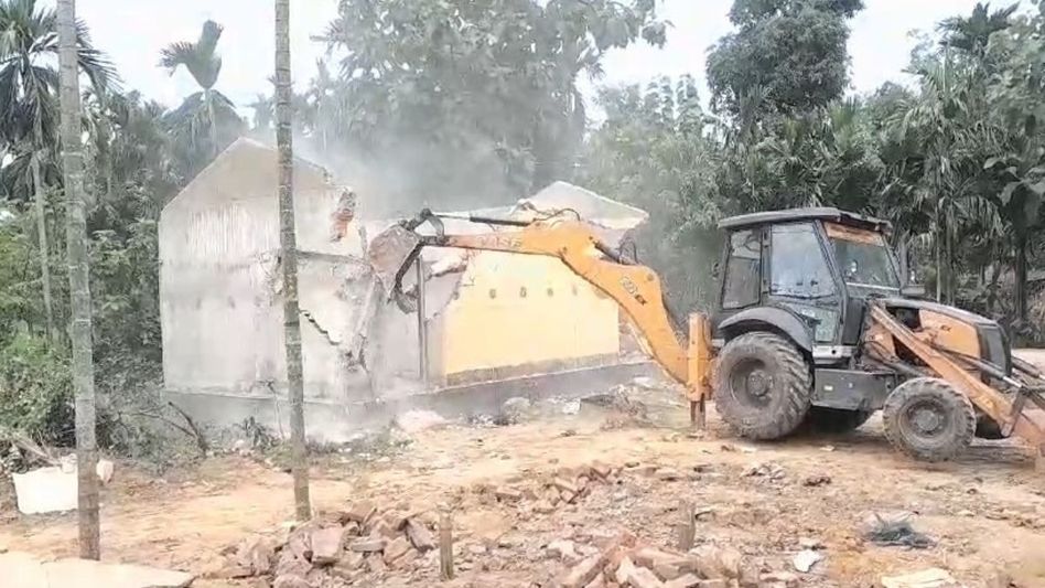 Assam: 2,000 illegal settlers evicted from Goalpara forest land to reduce man-elephant conflict Assam: 2,000 illegal settlers evicted from Goalpara forest land to reduce man-elephant conflict