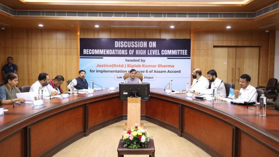 Assam: Himanta Biswa Sarma meets AASU leaders over Clause 6 recommendations Assam: Himanta Biswa Sarma meets AASU leaders over Clause 6 recommendations