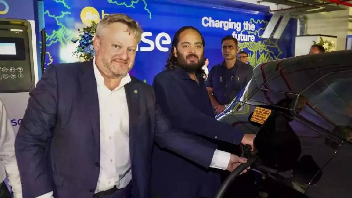 Jio-bp celebrates milestone with 500th EV charging station inauguration in Mumbai