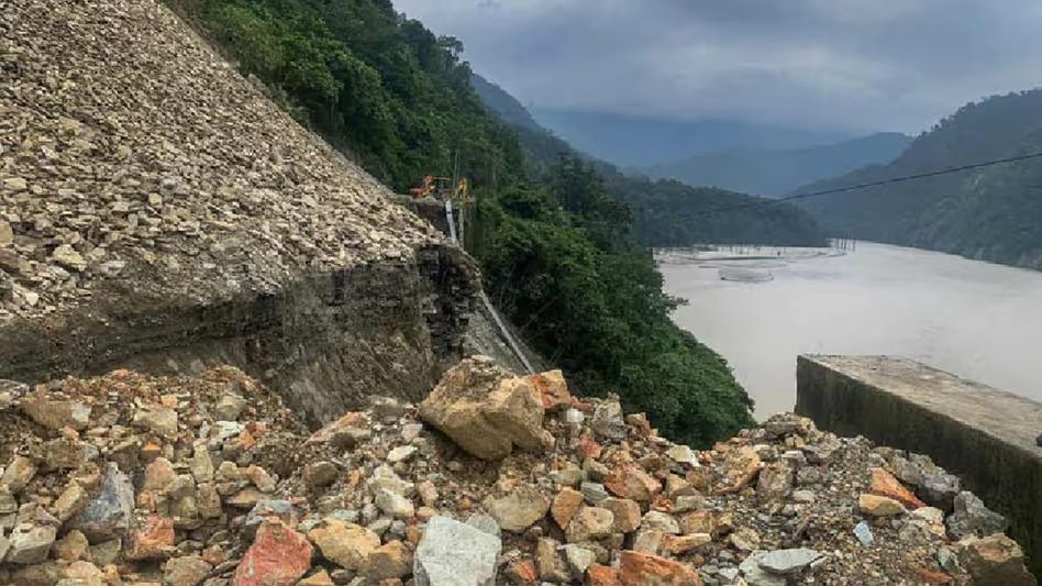 Sikkim CM advises caution amid heavy rainfall and landslides Sikkim CM advises caution amid heavy rainfall and landslides