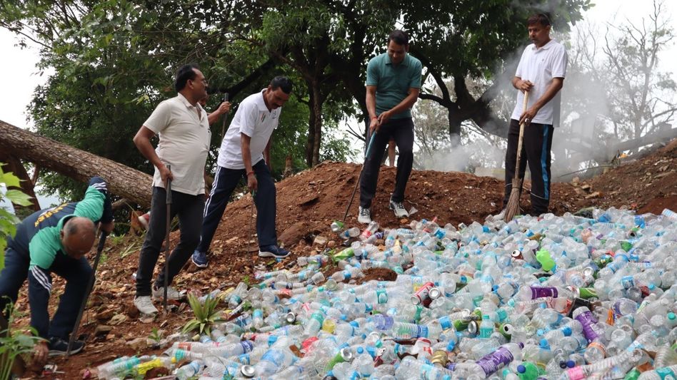 Meghalaya: Cleanliness drive held at Umiam Lake, aims environmental awareness Meghalaya: Cleanliness drive held at Umiam Lake, aims environmental awareness