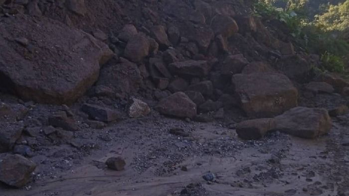 North Sikkim experiences heavy snowfall; BRO in action