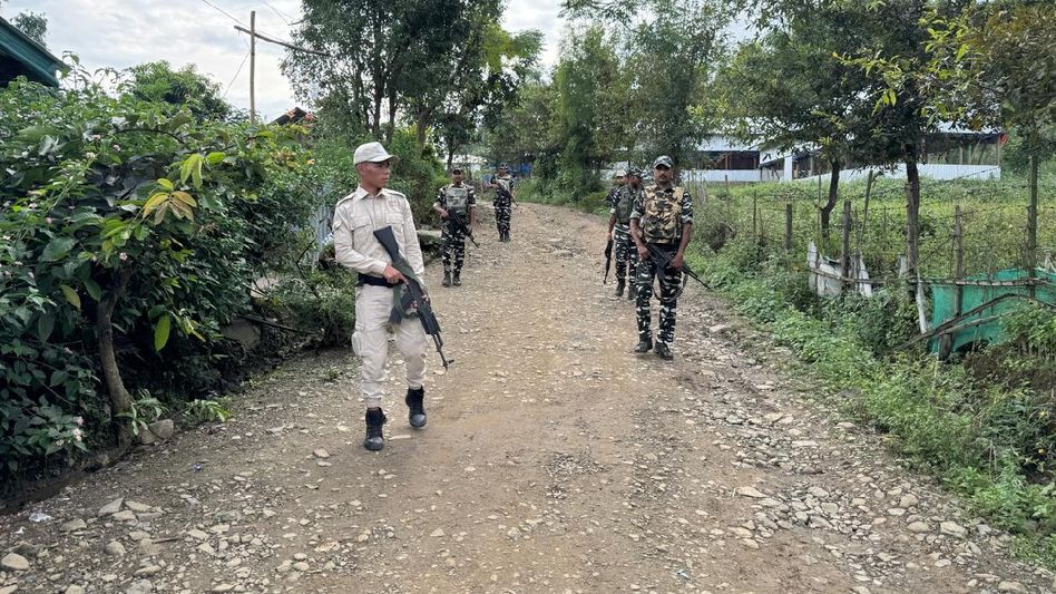 Manipur: 110 checkpoints installed across hill and valley districts amid heightened vigilance Manipur: 110 checkpoints installed across hill and valley districts amid heightened vigilance