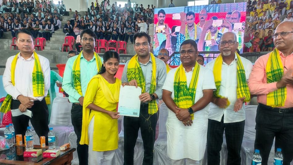 Assam's 'Nijut Moina' scheme advances girl education in Cachar, 15 girl students receive cheques Assam's 'Nijut Moina' scheme advances girl education in Cachar, 15 girl students receive cheques