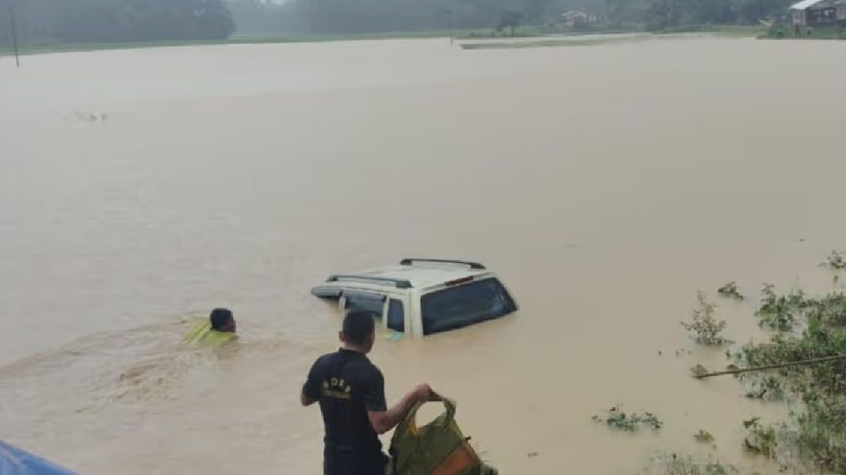 Meghalaya: Death toll in South Garo Hills hits 15 amid flash floods, rescue efforts underway Meghalaya: Death toll in South Garo Hills hits 15 amid flash floods, rescue efforts underway