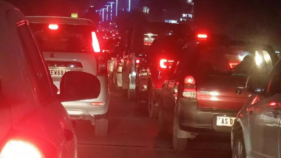Guwahati police issues traffic advisory for smooth traffic movement during Durga Puja celebrations Guwahati police issues traffic advisory for smooth traffic movement during Durga Puja celebrations