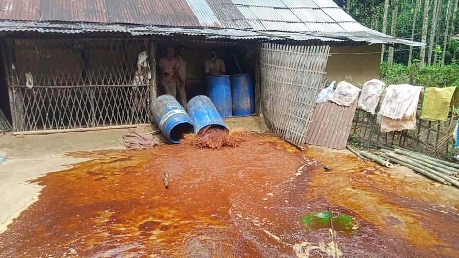 Assam: Excise and police raid uncovers illicit liquor in Digboi Assam: Excise and police raid uncovers illicit liquor in Digboi