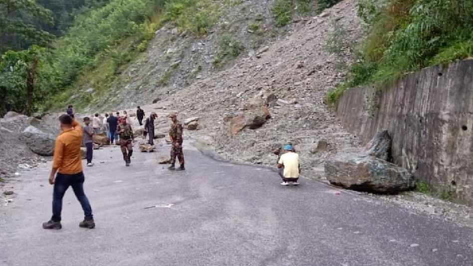Sikkim: Rangpo-Singtam highway blocked at 20th mile, traffic disrupted Sikkim: Rangpo-Singtam highway blocked at 20th mile, traffic disrupted