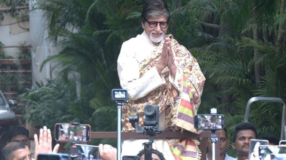 Amitabh Bachchan turns 82, fans gather outside Jalsa to celebrate his birthday Amitabh Bachchan turns 82, fans gather outside Jalsa to celebrate his birthday