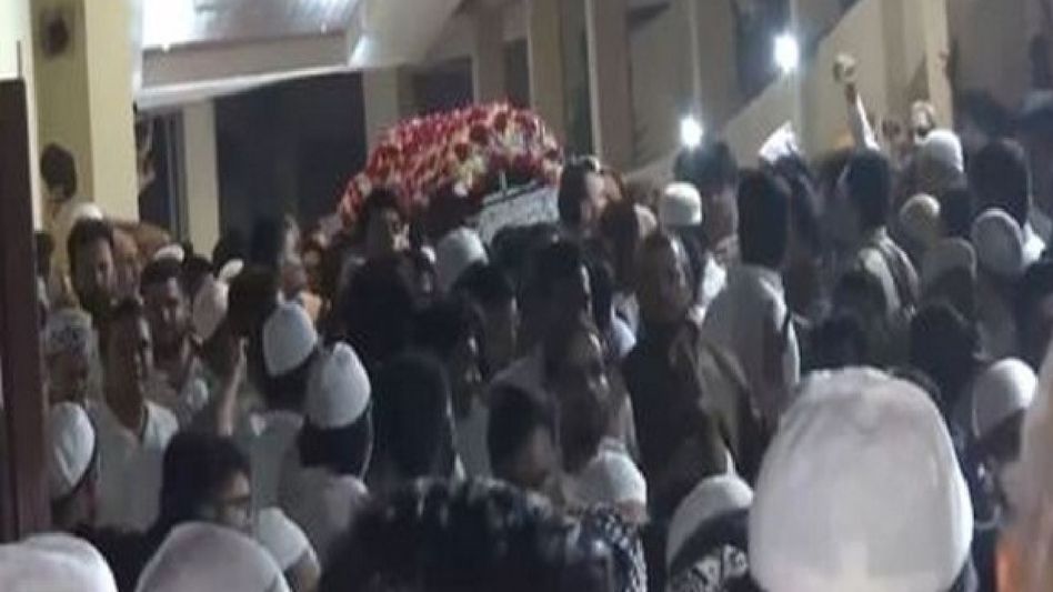NCP leader Baba Siddique laid to rest with full state honours in Mumbai NCP leader Baba Siddique laid to rest with full state honours in Mumbai