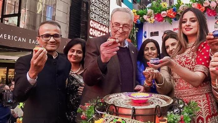 Indian-American community celebrates Diwali at New York's Times Square