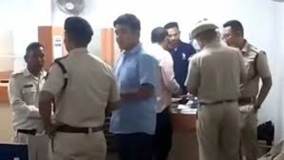 Manipur bank robbery: Police arrest suspect, recover over Rs 3 lakh Manipur bank robbery: Police arrest suspect, recover over Rs 3 lakh
