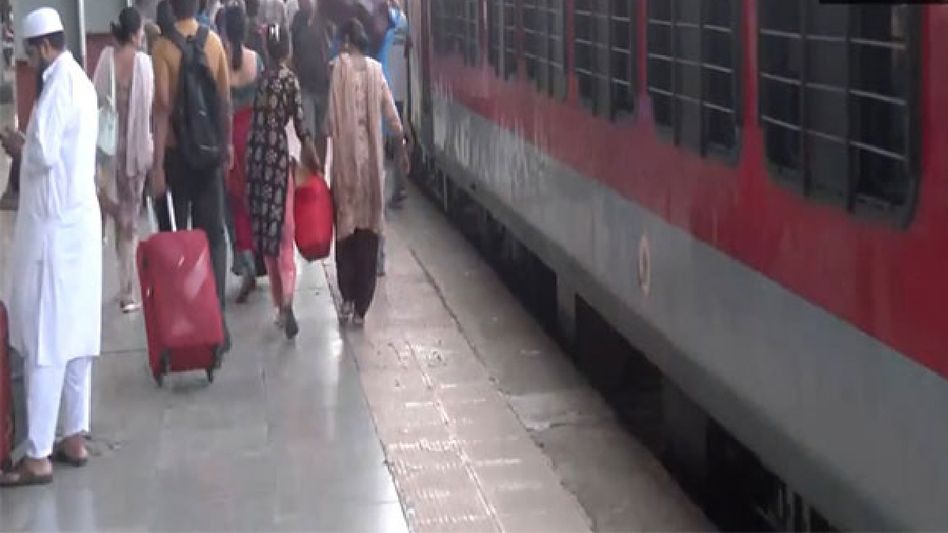 Western Railways curtails platform ticket sales across Mumbai division after Bandra stampede incident Western Railways curtails platform ticket sales across Mumbai division after Bandra stampede incident