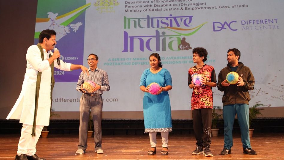 Illusionist Gopinath Muthukad mesmerizes IIT Guwahati techies with mind-bending magic Illusionist Gopinath Muthukad mesmerizes IIT Guwahati techies with mind-bending magic