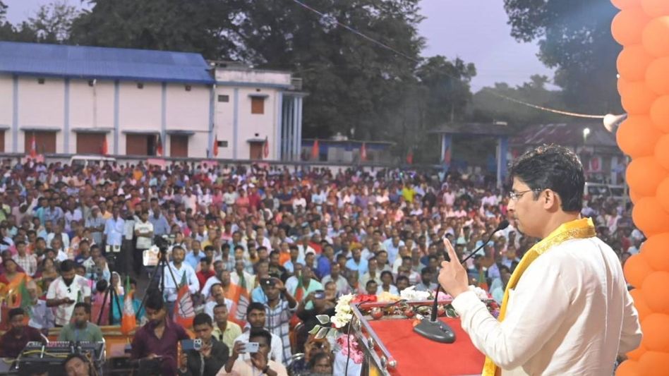 Darjeeling MP Raju Bista joins rally in Madarihat, promises development and good governance Darjeeling MP Raju Bista joins rally in Madarihat, promises development and good governance