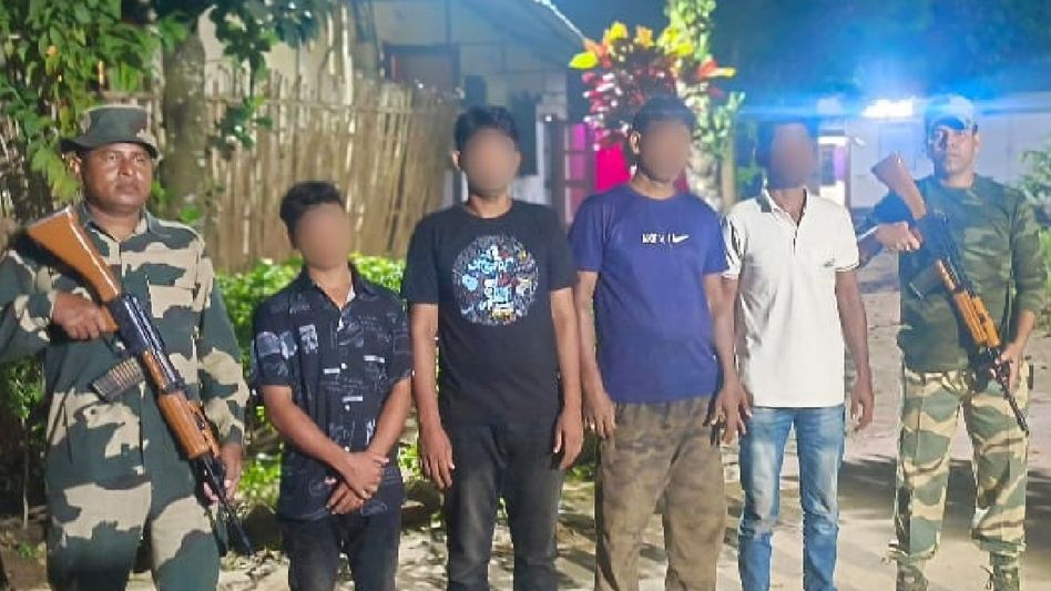 Tripura BSF foil infiltration attempts along Indo-Bangladesh border, five Bangladeshis apprehended Tripura BSF foil infiltration attempts along Indo-Bangladesh border, five Bangladeshis apprehended