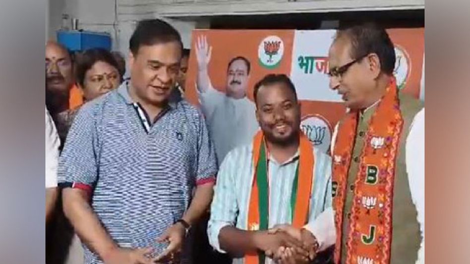Himanta Biswa Sarma welcomes Jharkhand CM's proposer Mandal Murmu's entry to BJP Himanta Biswa Sarma welcomes Jharkhand CM's proposer Mandal Murmu's entry to BJP