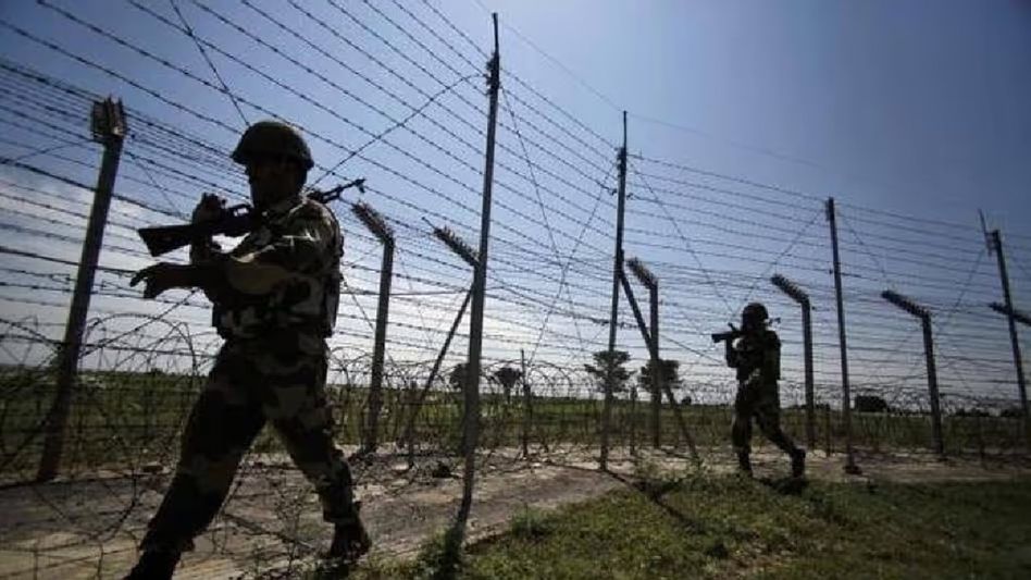 Tripura forces arrest five, including two Bangladeshis for illegally crossing Jalkumba border village Tripura forces arrest five, including two Bangladeshis for illegally crossing Jalkumba border village