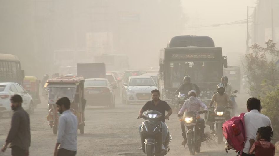Delhi’s air quality worsens to ‘severe’ levels as smog engulfs city Delhi’s air quality worsens to ‘severe’ levels as smog engulfs city