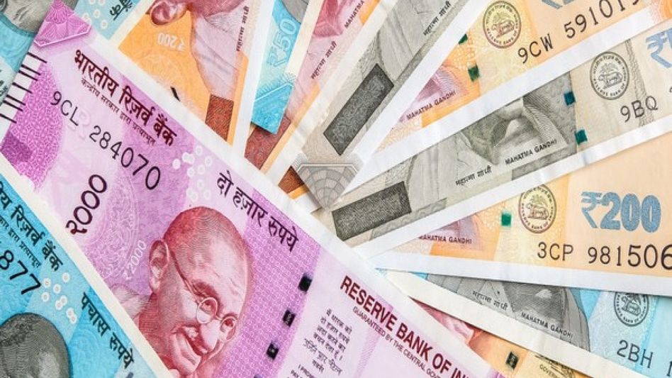 Dollar soars amid prospects of Trump’s return, Indian Rupee sinks to record low Dollar soars amid prospects of Trump’s return, Indian Rupee sinks to record low