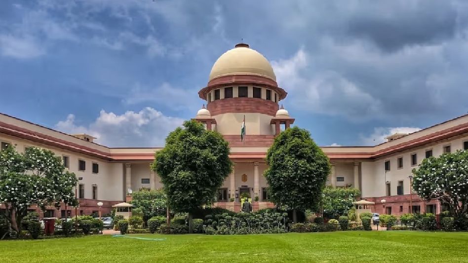 Supreme Court overrules 1967 order denying minority status to Aligarh Muslim University Supreme Court overrules 1967 order denying minority status to Aligarh Muslim University