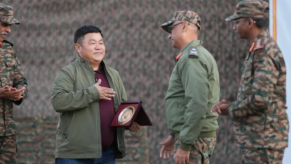 Arunachal: Indian Army flags off motorcycle expedition honoring Walong war heroes Arunachal: Indian Army flags off motorcycle expedition honoring Walong war heroes