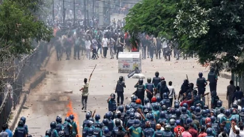 Bangladesh Army arrests hundreds of Awami League workers ahead of planned protest Bangladesh Army arrests hundreds of Awami League workers ahead of planned protest