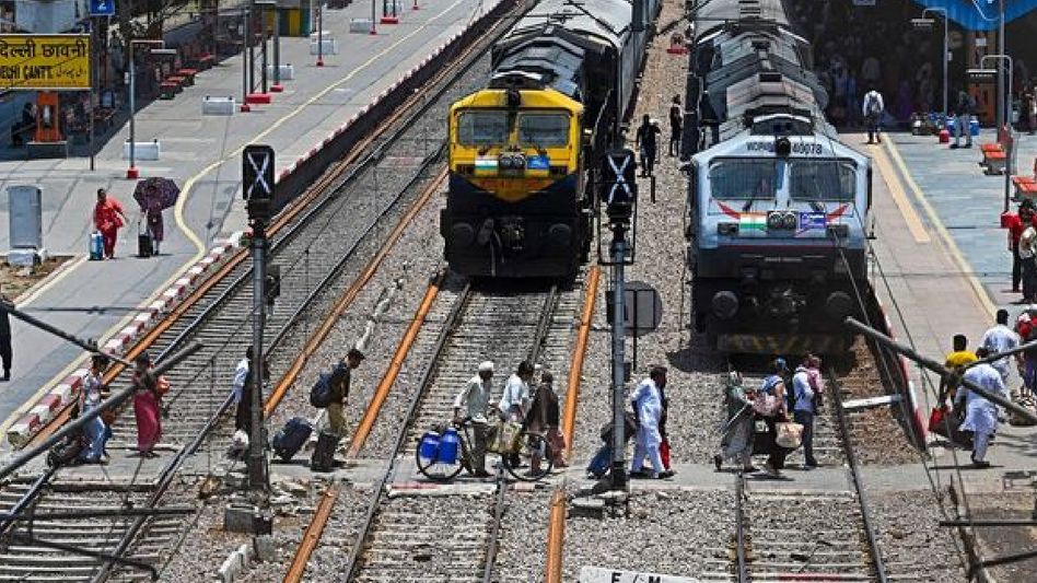 Goods train derailment in Telangana's Peddapalli disrupts rail services; 20 trains cancelled, 10 diverted Goods train derailment in Telangana's Peddapalli disrupts rail services; 20 trains cancelled, 10 diverted