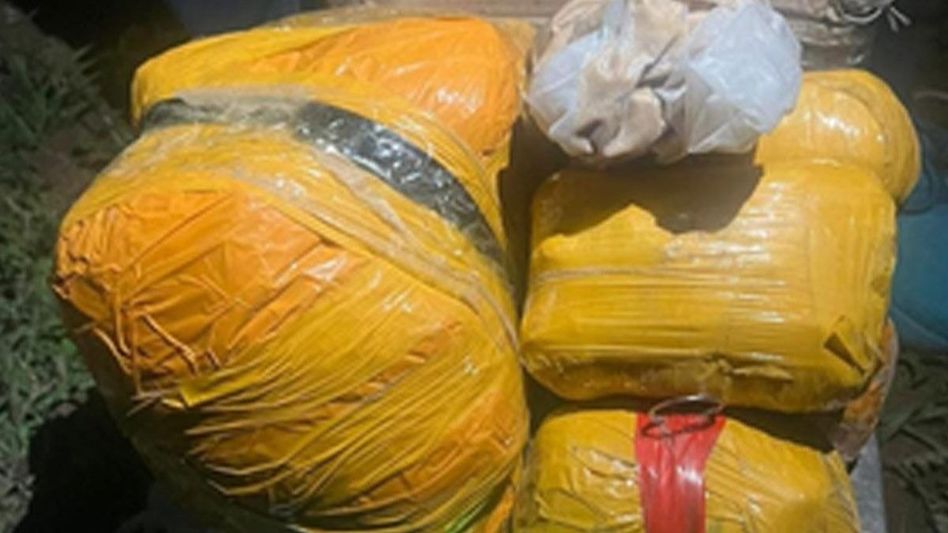 Mizoram: Woman among three held with heroin worth Rs 75 lakh Mizoram: Woman among three held with heroin worth Rs 75 lakh