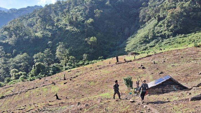 Manipur: Armed poppy cultivators confront police, village volunteers in Makhan