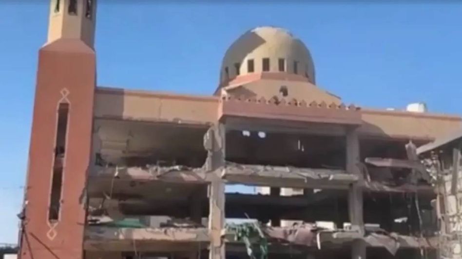 Israeli airstrike destroys Al-Farouq Mosque in Gaza amid ongoing conflict Israeli airstrike destroys Al-Farouq Mosque in Gaza amid ongoing conflict