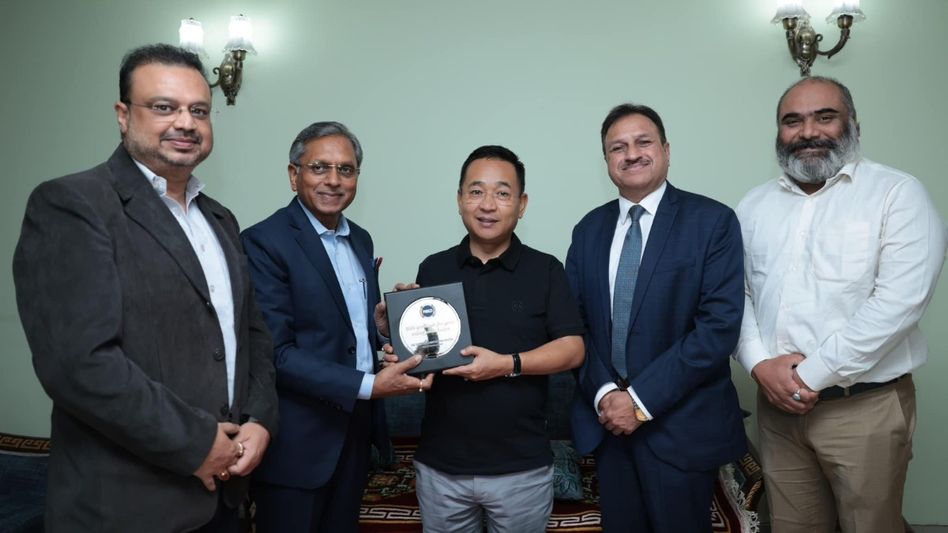 Sikkim CM optimistic about state's economic future, welcomes commerce-industry delegation Sikkim CM optimistic about state's economic future, welcomes commerce-industry delegation