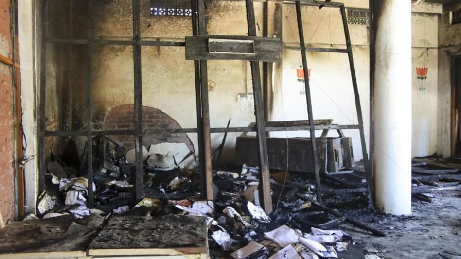 Manipur: 46-year-old woman arrested in connection with attack on houses of lawmakers Manipur: 46-year-old woman arrested in connection with attack on houses of lawmakers