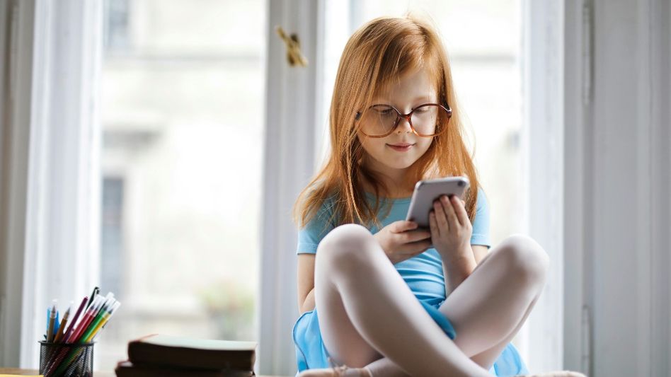 Australia bans social media for children under 16 Australia bans social media for children under 16