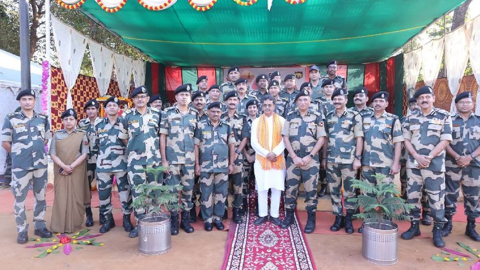 Tripura CM lauds 'tireless' efforts of BSF in securing border areas Tripura CM lauds 'tireless' efforts of BSF in securing border areas