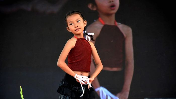 Dance competition during A'we Festival