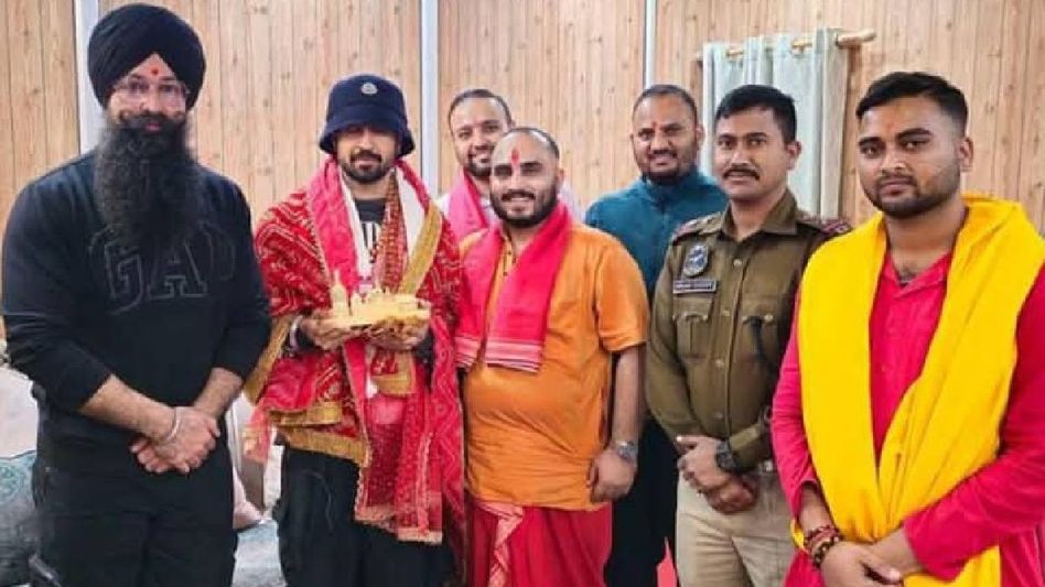 Diljit Dosanjh seeks blessings at Kamakhya temple ahead of Guwahati concert Diljit Dosanjh seeks blessings at Kamakhya temple ahead of Guwahati concert