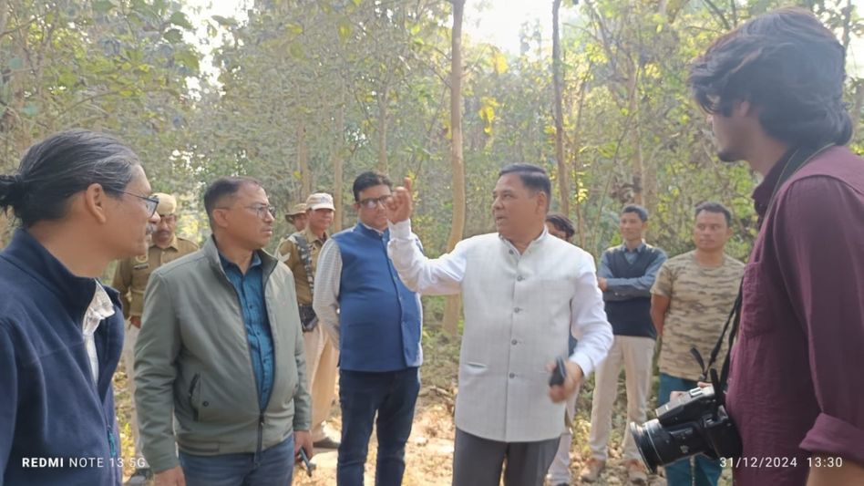 Assam: Kamrup DC visits vulture conservation center at Rani, briefed on activities Assam: Kamrup DC visits vulture conservation center at Rani, briefed on activities