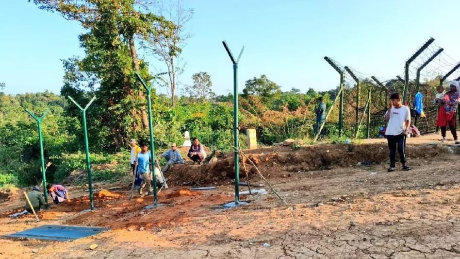 India completes over 9 km fencing at Manipur's Moreh along Myanmar border: MHA India completes over 9 km fencing at Manipur's Moreh along Myanmar border: MHA