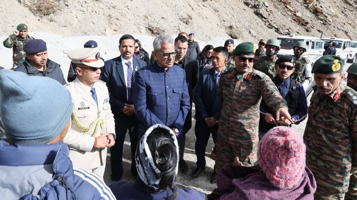 Sikkim Governor interacts with Army personnel at Doklam, discusses issues Sikkim Governor interacts with Army personnel at Doklam, discusses issues