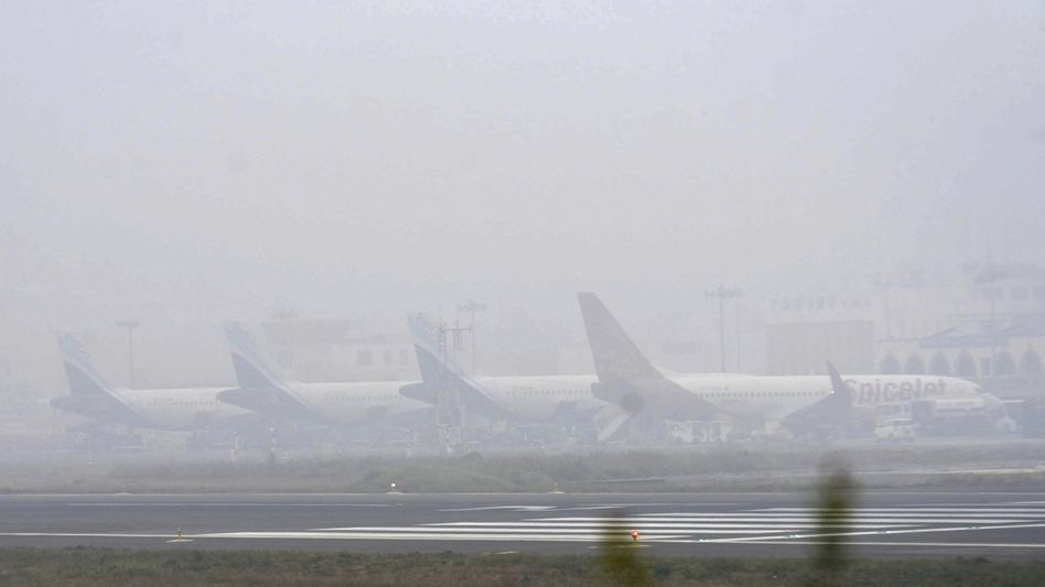 Fog takes over Delhi: 15 flights cancelled, over 180 delayed Fog takes over Delhi: 15 flights cancelled, over 180 delayed