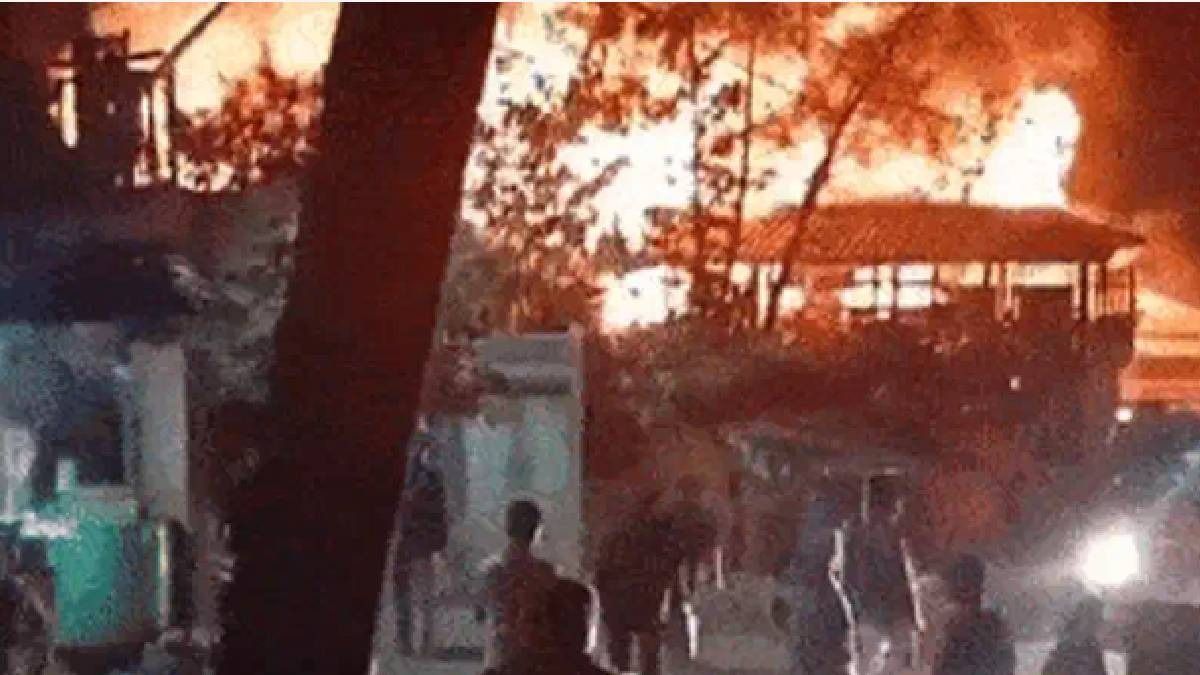 Manipur: Massive fire razes 15 houses in Moreh, 2 injured Manipur: Massive fire razes 15 houses in Moreh, 2 injured