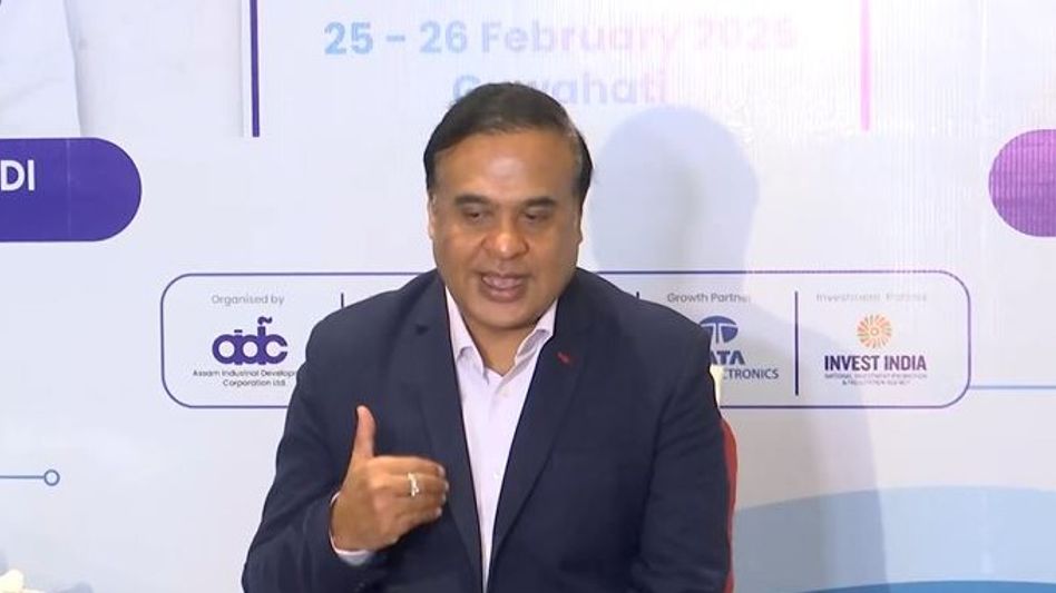 Himanta Biswa Sarma tells industrialists: Don't hire illegal Bangladeshi migrants for 'cheap labour' Himanta Biswa Sarma tells industrialists: Don't hire illegal Bangladeshi migrants for 'cheap labour'