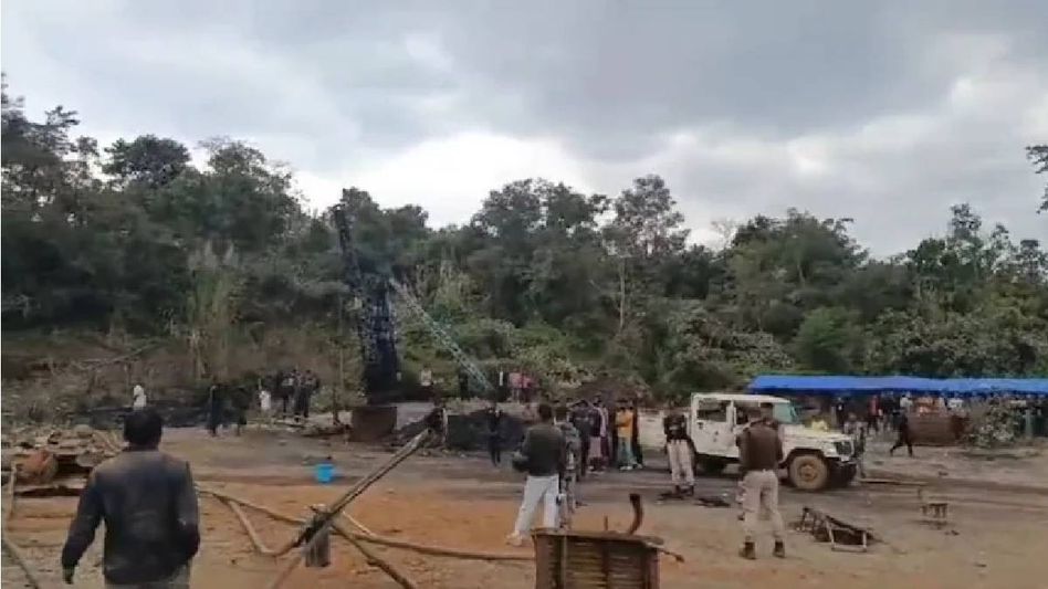 Himanta Biswa Sarma shares list of workers trapped in Umrangso coal mine, rescue efforts underway Himanta Biswa Sarma shares list of workers trapped in Umrangso coal mine, rescue efforts underway