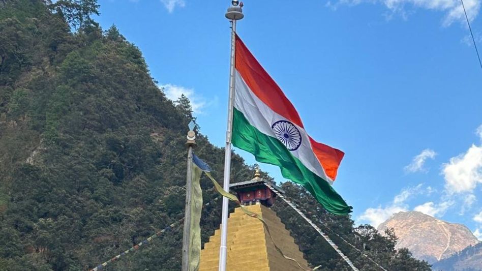 Army and Flag Foundation of India hoist 73-feet national flag near Indo-Tibet border Army and Flag Foundation of India hoist 73-feet national flag near Indo-Tibet border