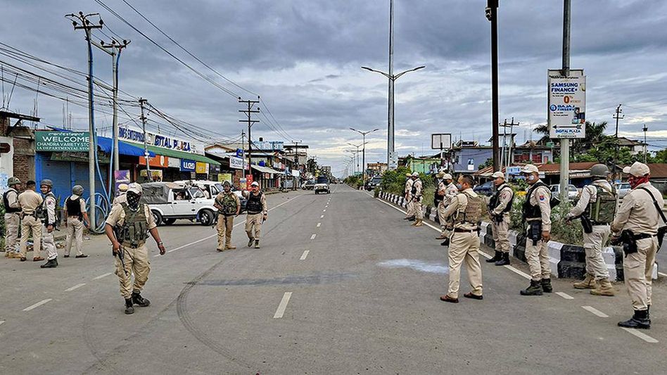 Manipur: Curfew imposed in Konsakhul and Leilon Vaiphei villages of Kangpokpi district amidst unrest Manipur: Curfew imposed in Konsakhul and Leilon Vaiphei villages of Kangpokpi district amidst unrest