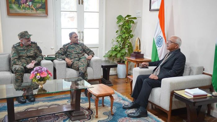 Manipur: Security concerns dominate governor's military briefing