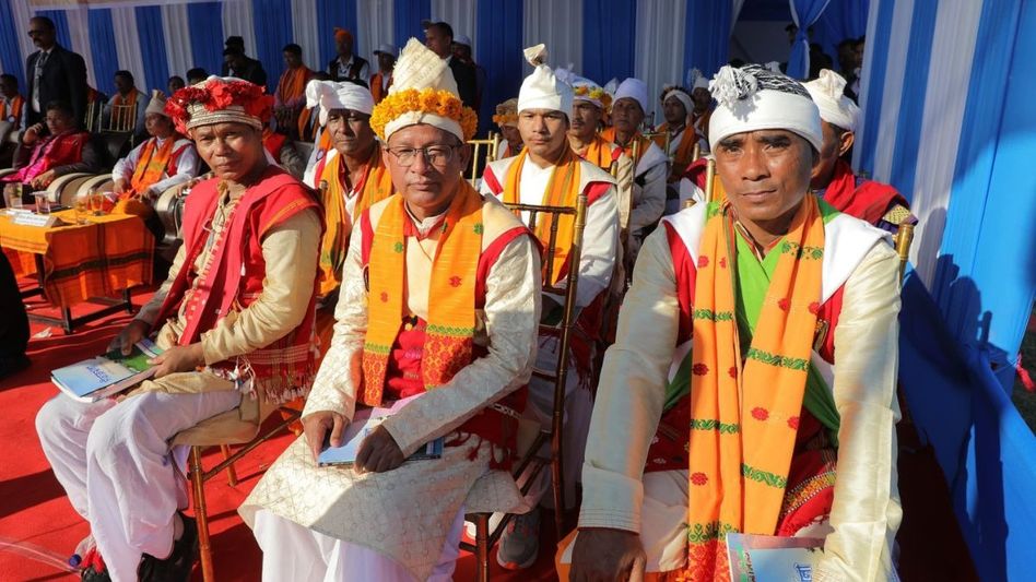 Assam CM visits Jonbeel Mela, hands over subsistence grant to Tiwa ‘kings’ Assam CM visits Jonbeel Mela, hands over subsistence grant to Tiwa ‘kings’