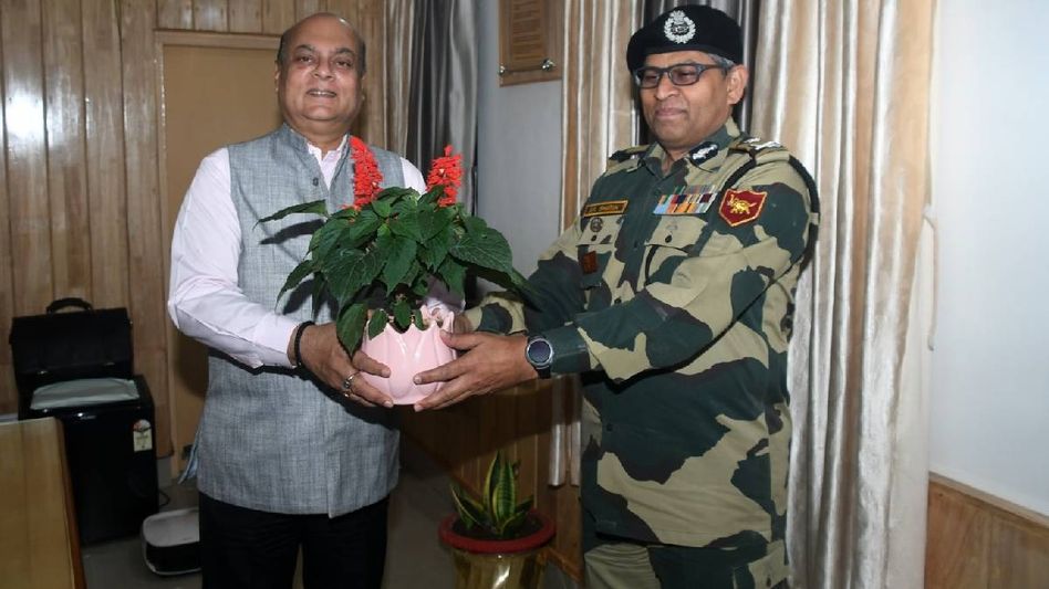 Tripura: BSF IG A K Sharma, DGP Amitabh Ranjan hold courtesy meet discussing security in state Tripura: BSF IG A K Sharma, DGP Amitabh Ranjan hold courtesy meet discussing security in state