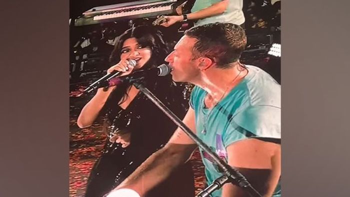 Jasleen Royal joins Chris Martin on stage at Coldplay's Mumbai concert